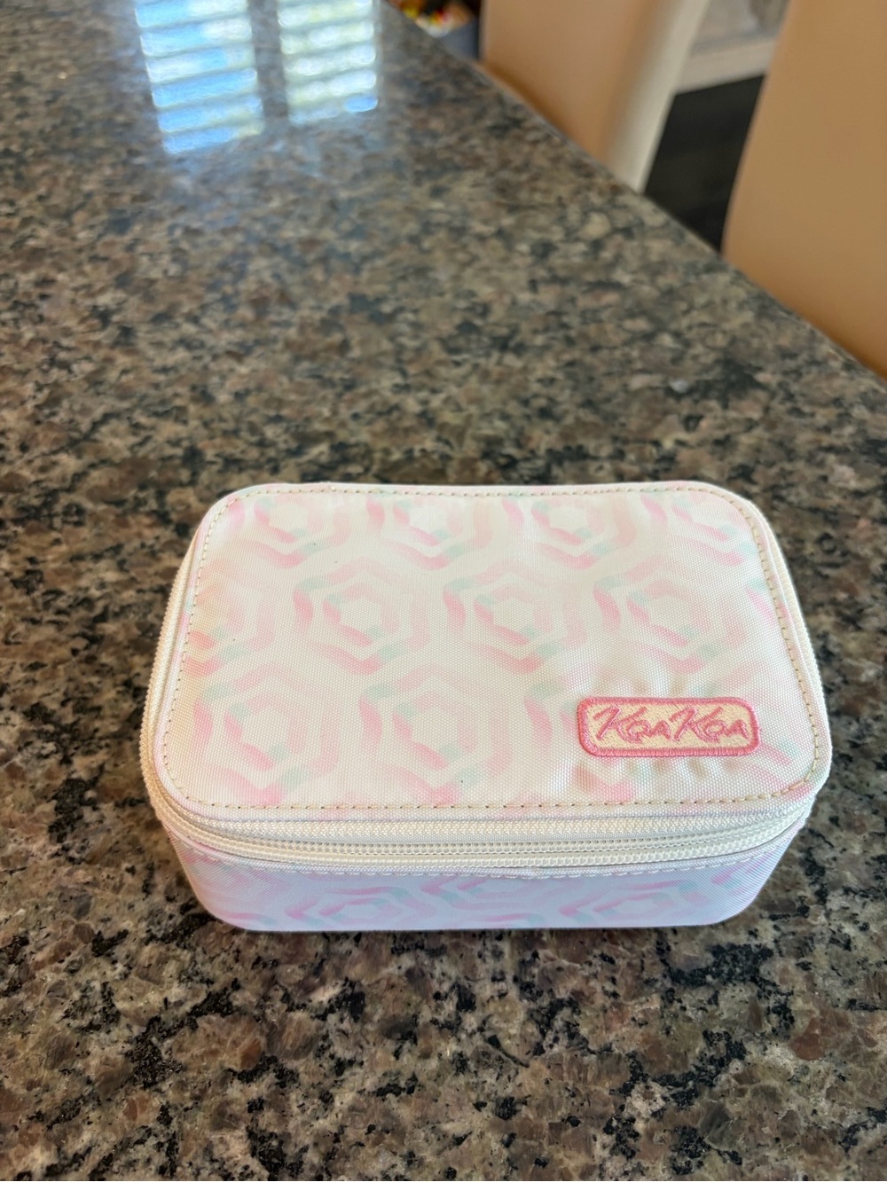 KoaKoa Pink & White Jewerly Travel Case with KoaKoa Sea Turtle Bracelet